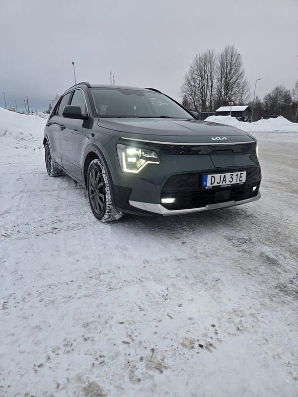 Begagnad Kia e-Niro 150 kW (204 HK) 2023 Cityscape green SUV