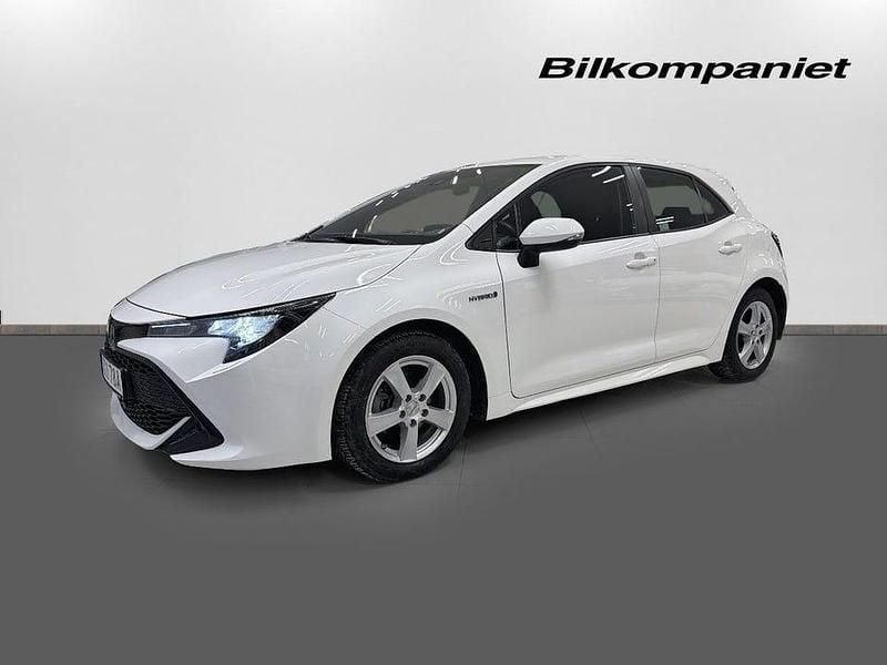 Vit Begagnad 2019 Toyota Corolla Hybrid Active | 199 900 kr (Bra pris) - Bild 1/4
