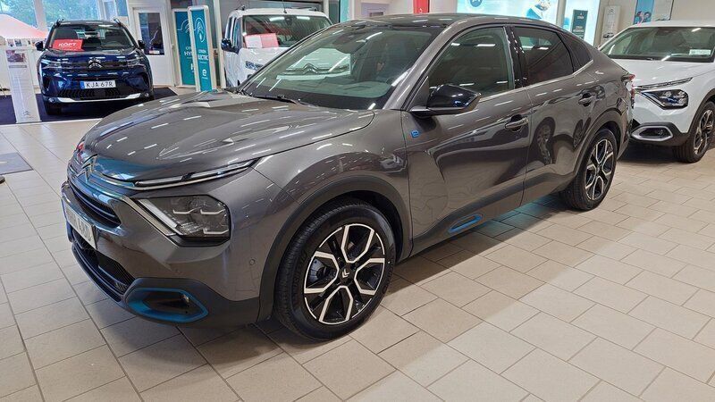 Grå Begagnad 2022 Citroën e-C4 Exclusive Sedan | 269 900 kr (Lite dyr) - Bild 1/4