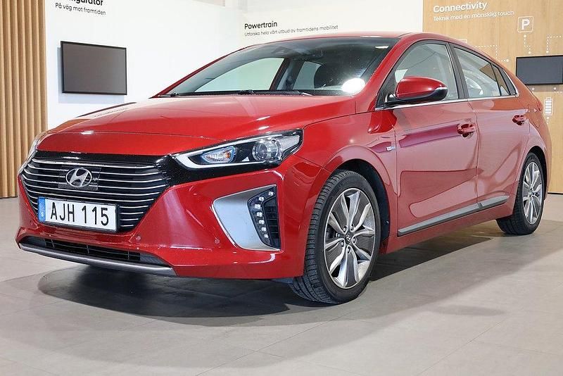 Röd Begagnad 2018 Hyundai Ioniq Sedan | 174 800 kr (Marknadspris) - Bild 1/3