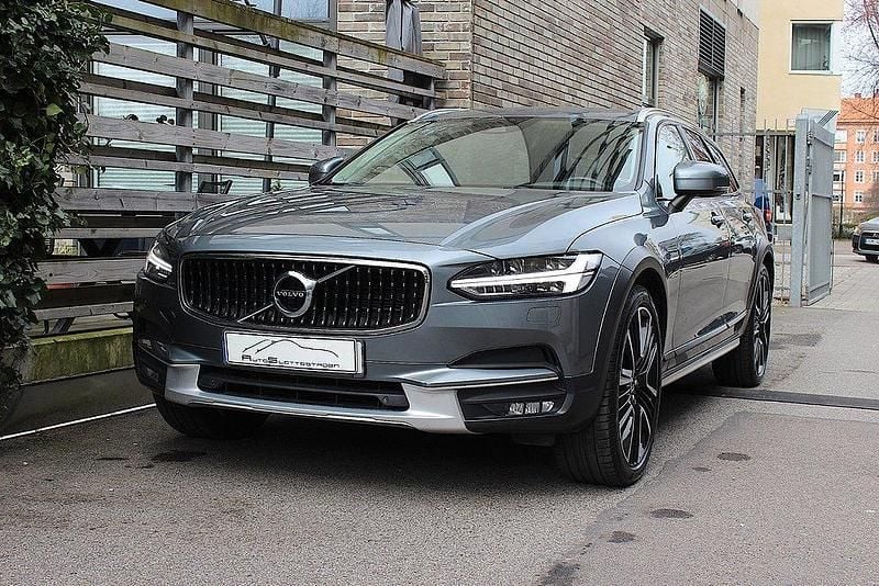 Begagnad 2019 Volvo V90 CC Momentum Kombi | 315 000 kr (Marknadspris) - Bild 1/4