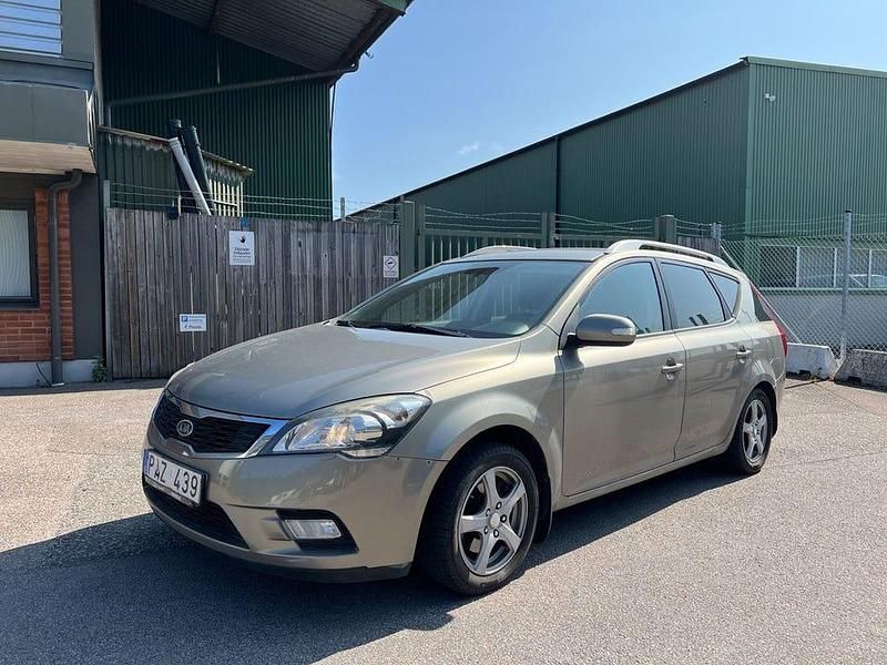 Silver Begagnad 2011 Kia Ceed Sportswagon Kombi | 54 900 kr (Dyr) - Bild 1/4