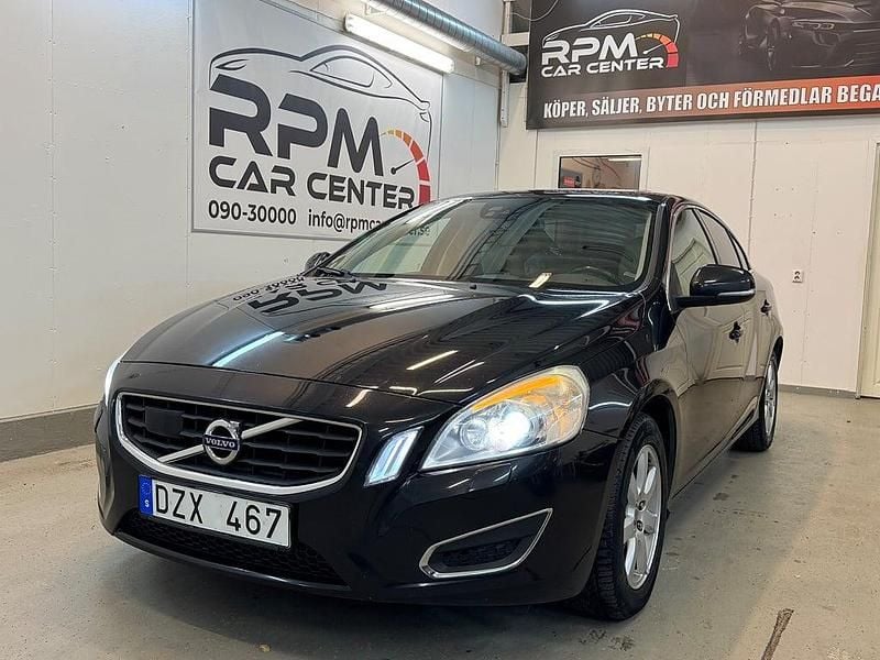Begagnad Volvo S60 Momentum 215 HK (158 kW) 2012 Svart Sedan