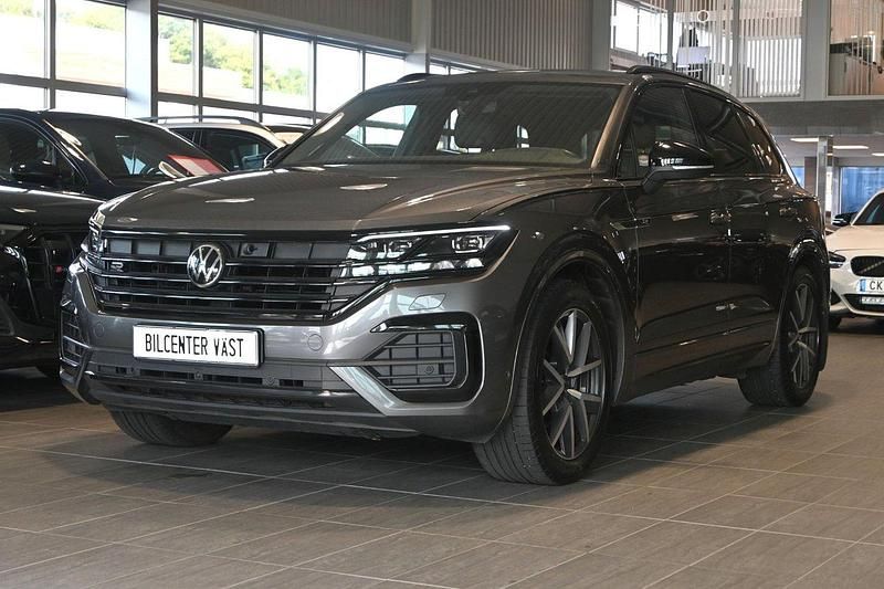 Grå Begagnad 2022 VW Touareg R-line SUV | 579 000 kr (Lite dyr) - Bild 1/4