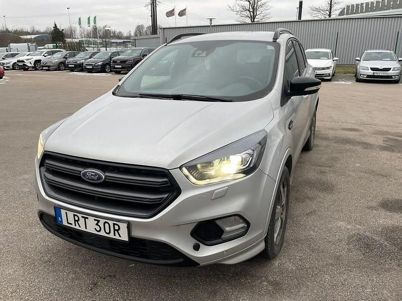 Silver metallic Begagnad 2020 Ford Kuga ST-Line SUV | 189 000 kr (Marknadspris) - Bild 1/2