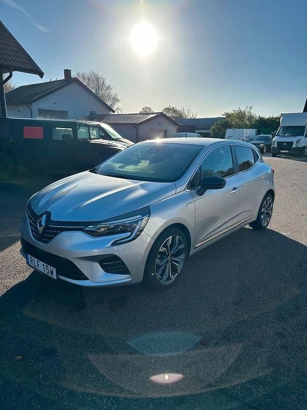 Silver Begagnad 2020 Renault Clio V Intens Halvkombi | 159 000 kr (Marknadspris) - Bild 1/4