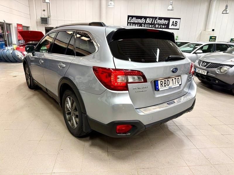 Begagnad Subaru Outback 150 HK (110 kW) 2016 Silver Kombi