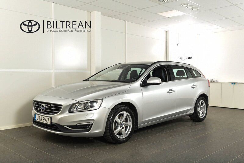 Silver Begagnad 2016 Volvo V60 Momentum Kombi | 149 800 kr (Marknadspris) - Bild 1/4