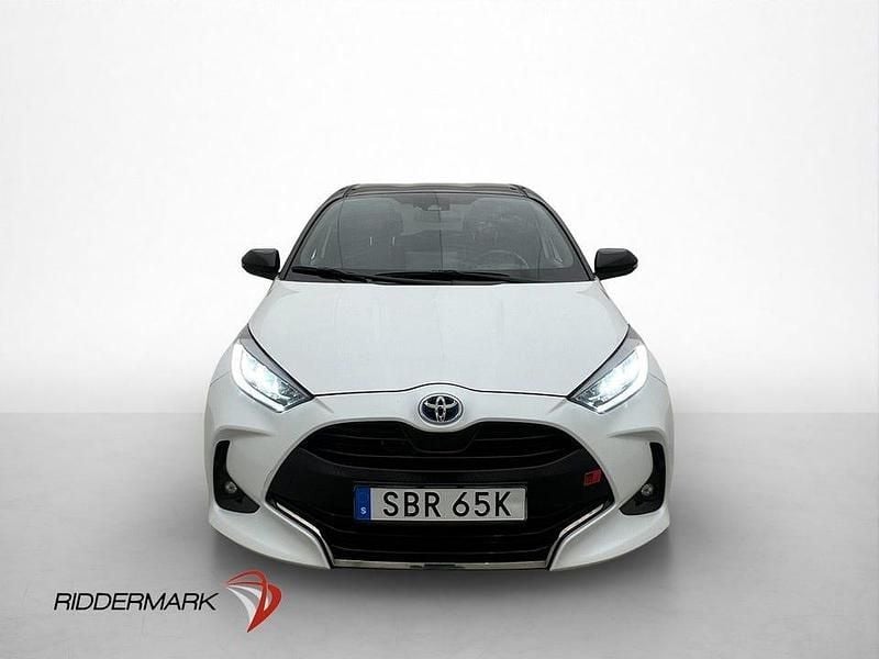 Begagnad Toyota Yaris Hybrid Style 116 HK (85 kW) 2020 Vit Halvkombi