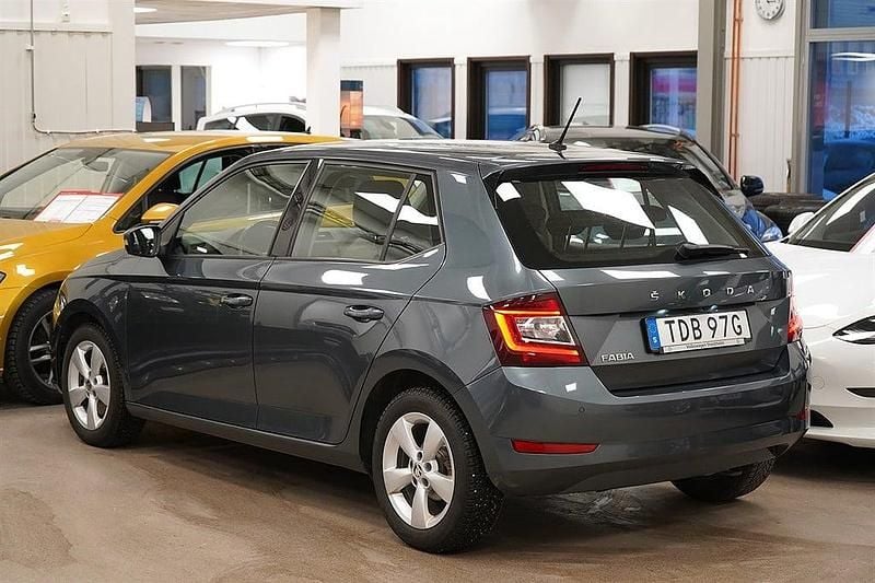 Begagnad Skoda Fabia Style 95 HK (69 kW) 2021 Gråmetallic Halvkombi