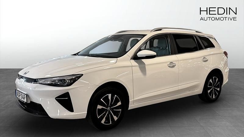 Vit (white) Begagnad 2022 MG MG5 EV Comfort Kombi | 164 900 kr (Superpris) - Bild 1/4