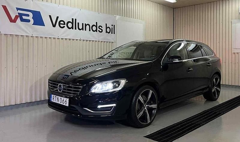 Svart Begagnad 2018 Volvo V60 Standard Kombi | 199 900 kr (Marknadspris) - Bild 1/4