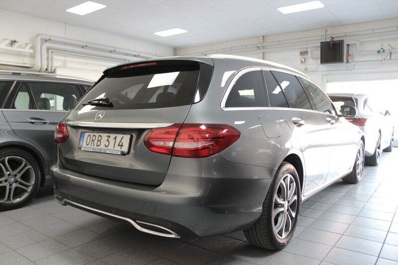 Begagnad Mercedes C220 Avantgarde 170 HK (125 kW) 2016 Grå Kombi