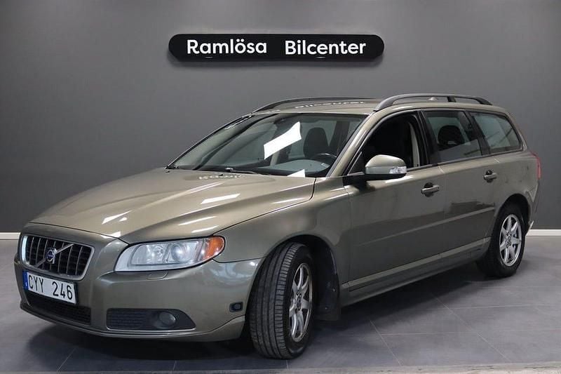 Begagnad Volvo V70 Momentum 146 HK (107 kW) 2009 Grön Kombi