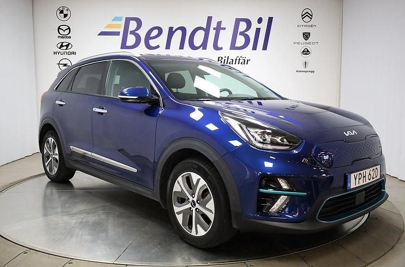 Blå Begagnad 2022 Kia e-Niro Advance SUV | 289 500 kr (Marknadspris) - Bild 1/4