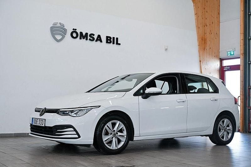 Vit Begagnad 2022 VW Golf VIII Halvkombi | 214 800 kr (Marknadspris) - Bild 1/4