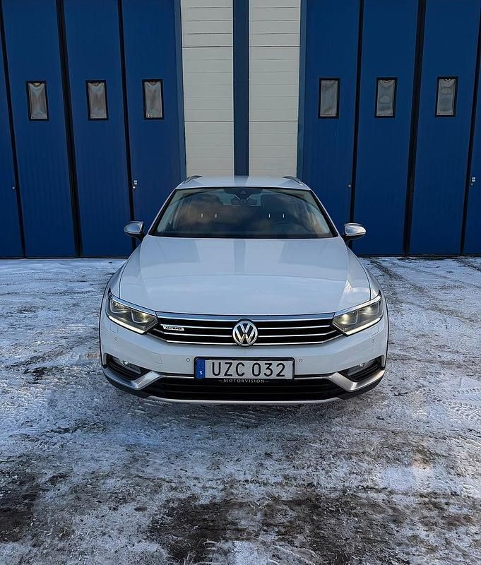 Begagnad VW Passat Alltrack 190 HK (139 kW) 2017 Vit Kombi