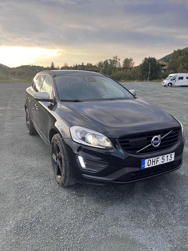 Svart Begagnad 2017 Volvo XC60 R-Design SUV | 240 000 kr (Marknadspris) - Bild 1/4