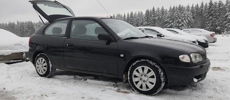 Begagnad Toyota Corolla 97 HK (71 kW) 2000 Halvkombi