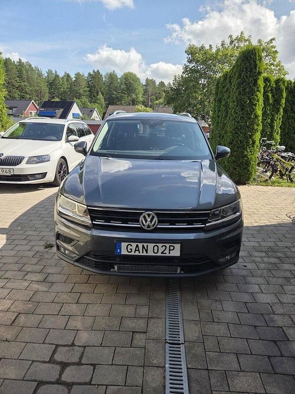 Grå Begagnad 2020 VW Tiguan SUV | 240 000 kr (Bra pris) - Bild 1/4