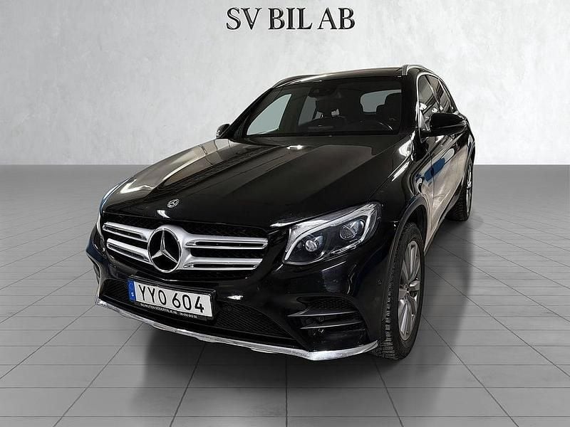 Svart Begagnad 2017 Mercedes GLC350 SUV | 299 900 kr (Marknadspris) - Bild 1/4