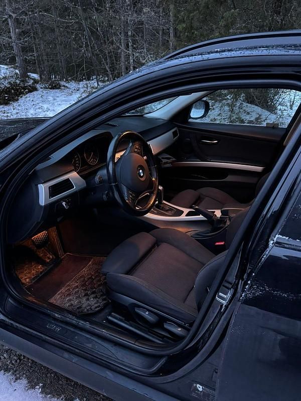 Begagnad BMW 320 184 HK (135 kW) 2010 Kombi