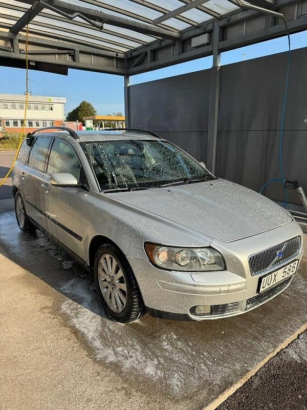 Begagnad Volvo V50 170 HK (125 kW) 2004 Silver Kombi