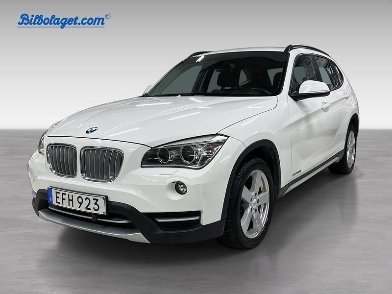 Vit Begagnad 2014 BMW X1 SUV | 149 000 kr (Dyr) - Bild 1/4