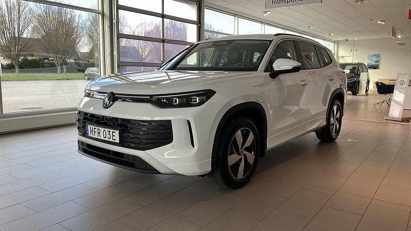 Vit Ny 2025 VW Tayron Life SUV | 499 900 kr (Superpris) - Bild 1/4