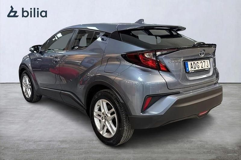 Begagnad Toyota C-HR Active 124 HK (91 kW) 2023 Grå SUV