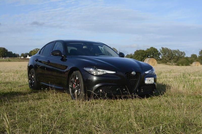 Begagnad Alfa Romeo Giulia 200 HK (147 kW) 2019 Vulcano black metallic Sedan