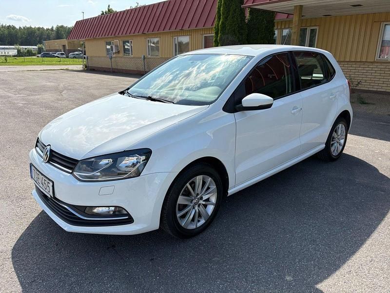 Vit Begagnad 2015 VW Polo Halvkombi | 88 900 kr (Marknadspris) - Bild 1/4