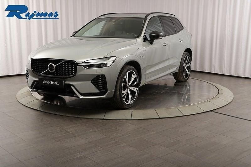 Grå Begagnad 2023 Volvo XC60 Plus SUV | 509 900 kr (Lite dyr) - Bild 1/4