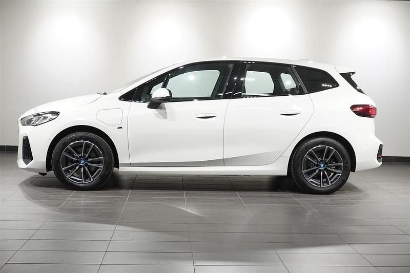 Begagnad BMW 225 Active Tourer M Sport 2025 Vit Minibuss