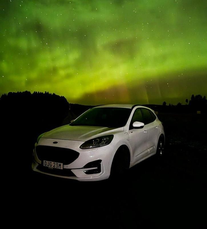 Vit Begagnad 2020 Ford Kuga ST-Line SUV | 220 000 kr (Marknadspris) - Bild 1/4