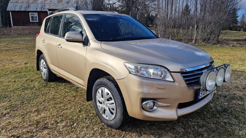 Brun Begagnad 2011 Toyota RAV4 SUV | 50 000 kr - Bild 1/4
