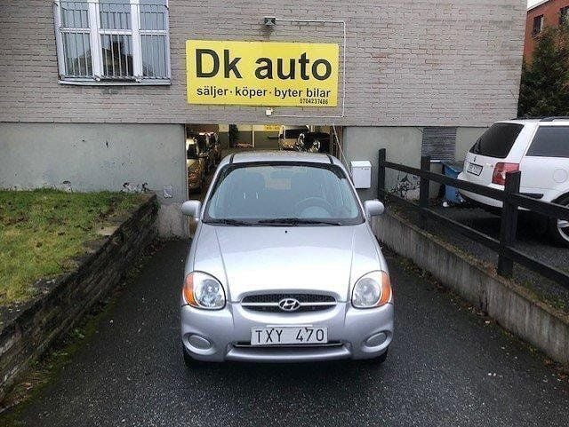 Ljusgrå (grå) Begagnad 2002 Hyundai Atos Halvkombi | 18 900 kr (Marknadspris) - Bild 1/4