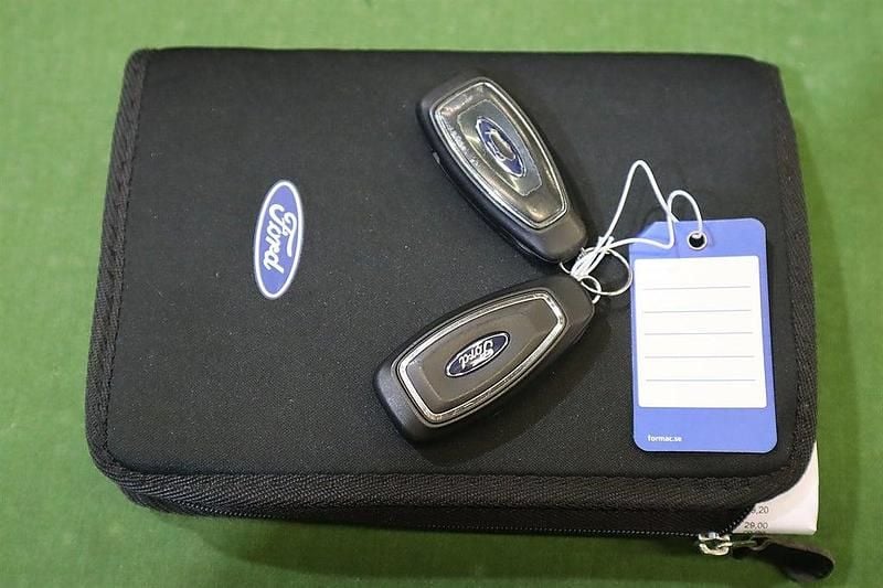 Begagnad Ford Focus 150 HK (110 kW) 2012 Röd metallic Kombi