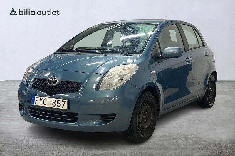 Grå Begagnad 2007 Toyota Yaris Halvkombi | 29 900 kr (Superpris) - Bild 1/4