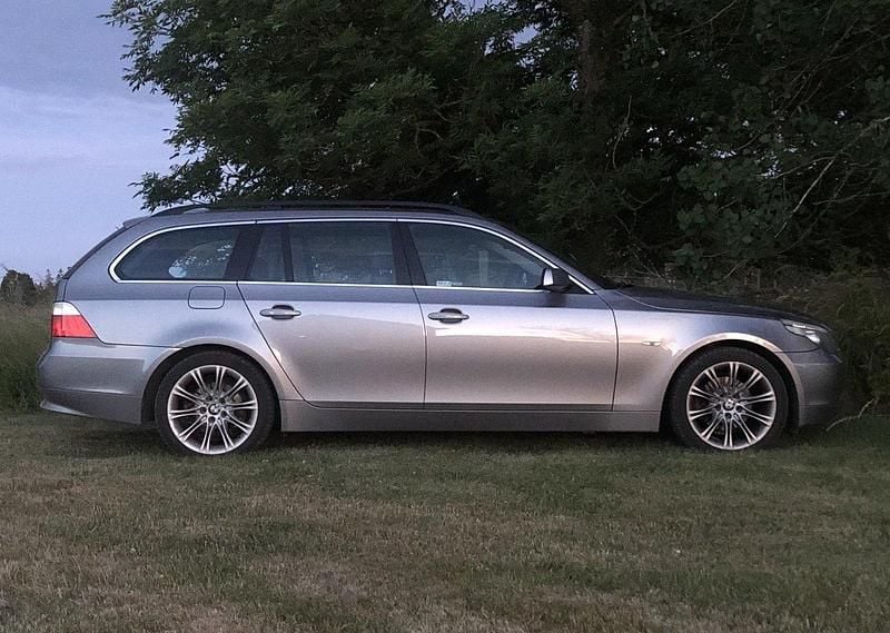 Grå Begagnad 2004 BMW 525 Kombi | 38 000 kr (Bra pris) - Bild 1/4