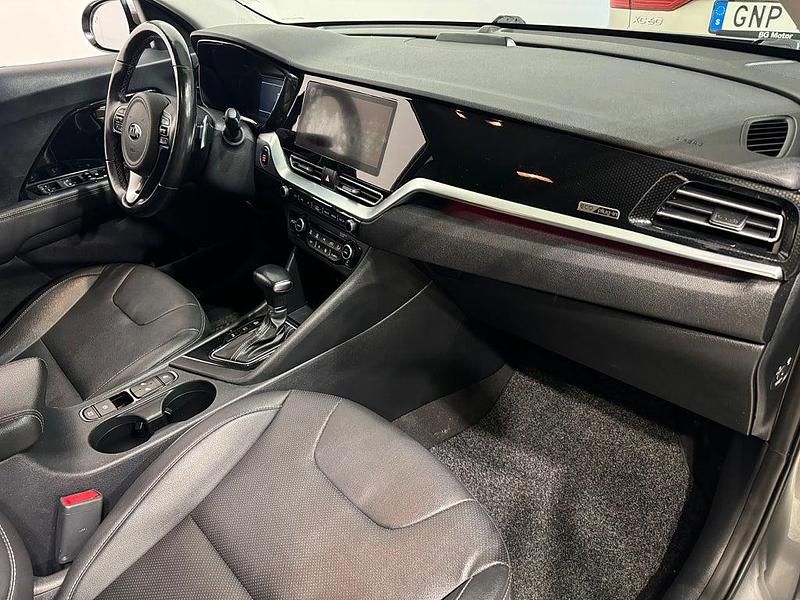 Begagnad Kia Niro Advance 105 HK (77 kW) 2019 Grå SUV