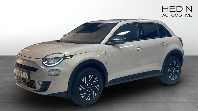 Begagnad Fiat 600 Lounge 101 HK (74 kW) 2025 Grå (beige) SUV