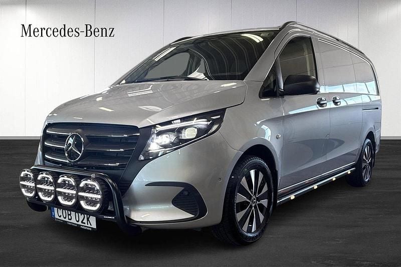 Silver Begagnad 2025 Mercedes Vito Minibuss | 798 750 kr - Bild 1/4