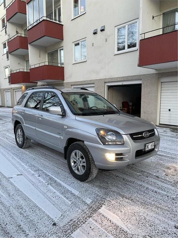 Silver Begagnad 2008 Kia Sportage 4 SUV | 49 999 kr (Marknadspris) - Bild 1/3