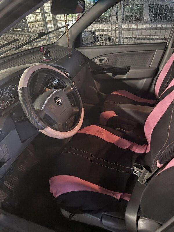 Grå Begagnad 2004 Kia Carens 4 Minibuss | 14 000 kr (Marknadspris) - Bild 1/3