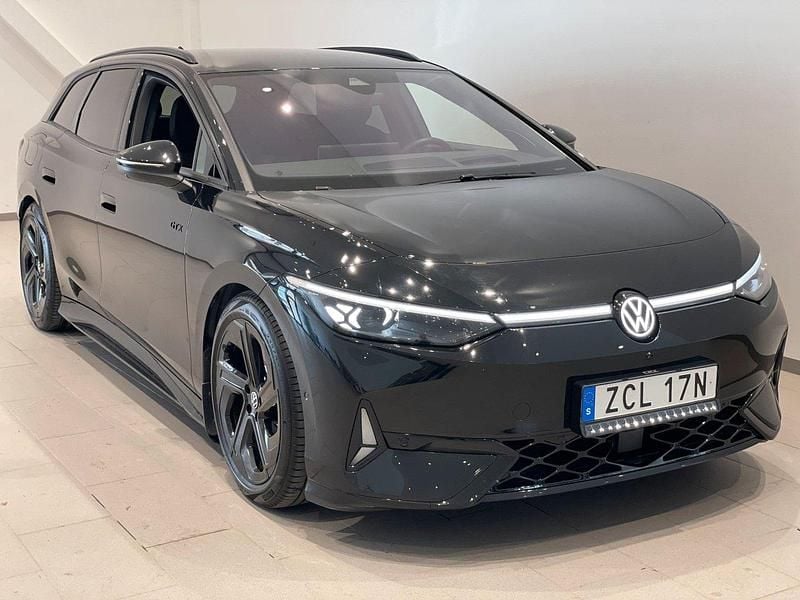 Svart Begagnad 2025 VW ID.7 GTX Kombi | 574 900 kr (Marknadspris) - Bild 1/4