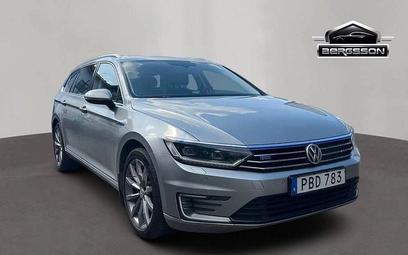 Silver Begagnad 2016 VW Passat GTE Kombi | 159 900 kr (Marknadspris) - Bild 1/4