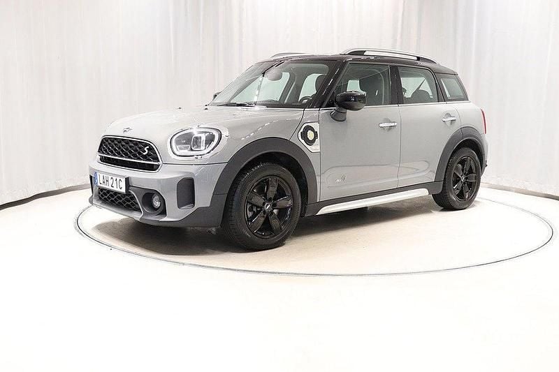 Grå Begagnad 2021 Mini Cooper Countryman SUV | 278 700 kr (Marknadspris) - Bild 1/4
