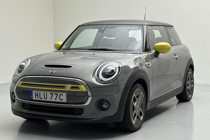 Grå Begagnad 2021 Mini Cooper Halvkombi | 192 000 kr (Marknadspris) - Bild 1/4