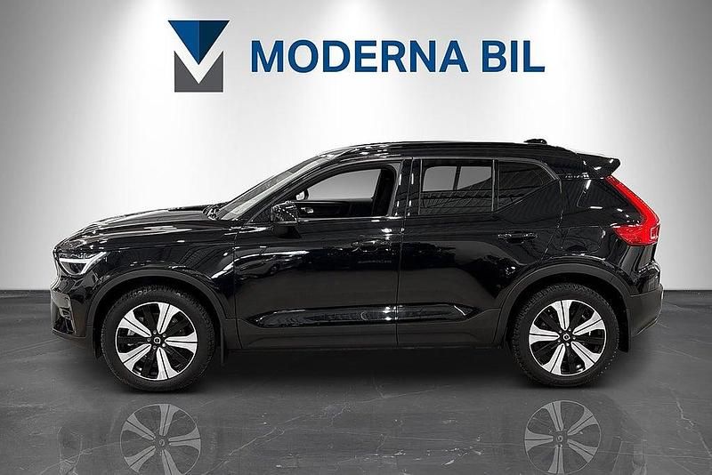 Begagnad Volvo XC40 Plus 154 kW (210 HK) 2022 Svart SUV
